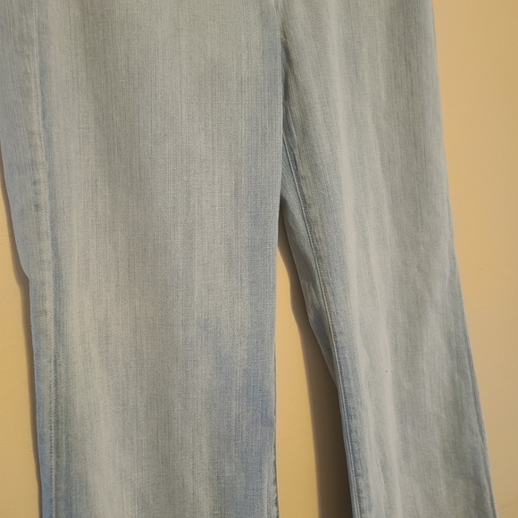 J. Brand | Women's Light Wash High Rise Wide Leg Malik Jeans (Size 32) - Picture 8 of 15